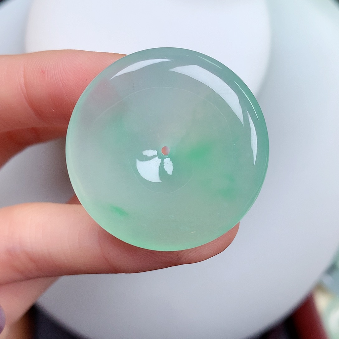 翡翠未镶嵌颈饰平安扣