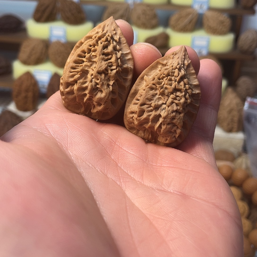 文玩核桃把件老树绣花鞋