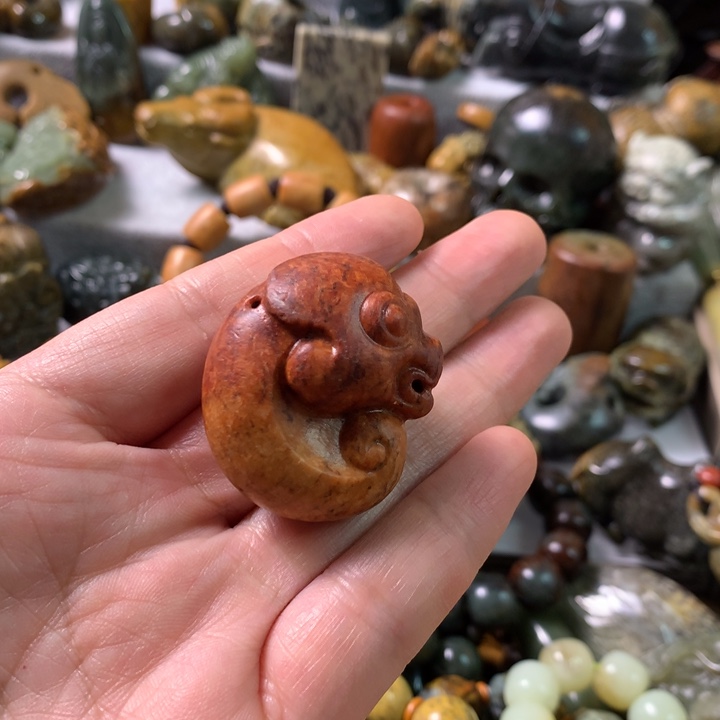 未镶嵌岫岩河磨玉（透闪石质玉）把件