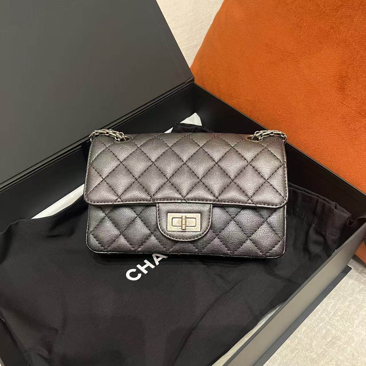 99新 Chanel/香奈儿 壹臻/碳黑银扣2.55mini斜挎包/84267158