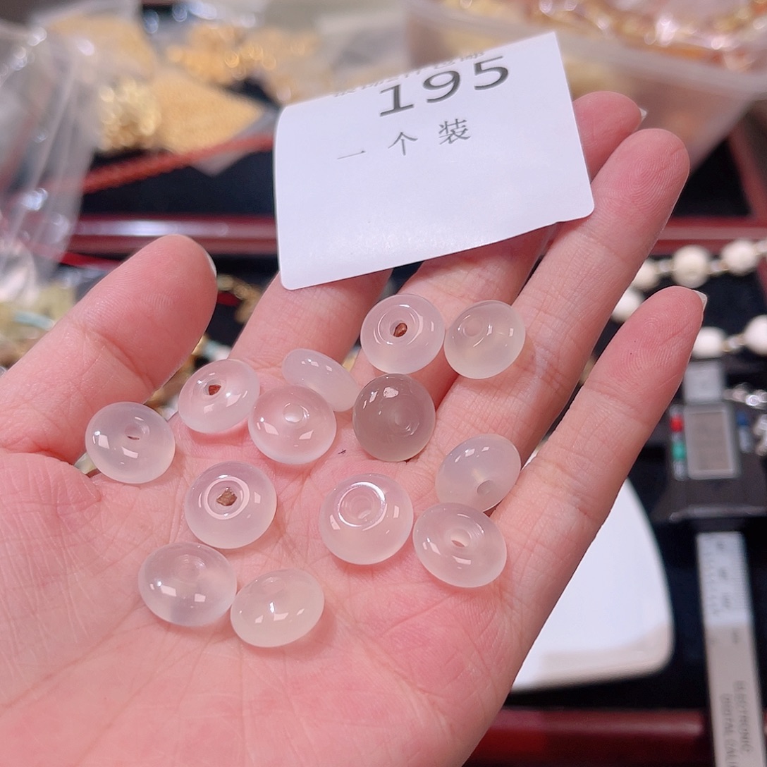 珠宝半成品水晶未镶嵌195 。       