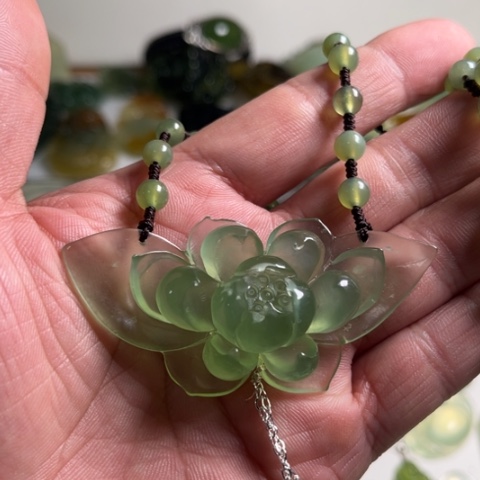 蛇纹石玉颈饰未镶嵌