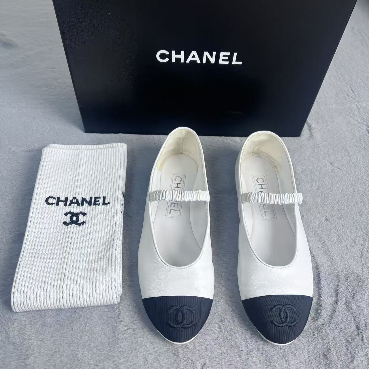 99新 Chanel/香奈儿 36.5码！25C羊皮革玛丽珍白鞋（配件长袜）平底