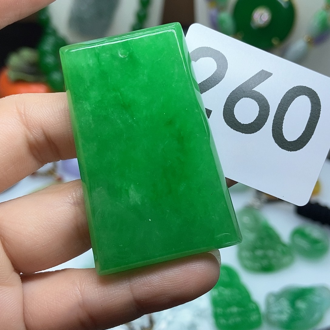 翡翠吊坠(赠链)未镶嵌