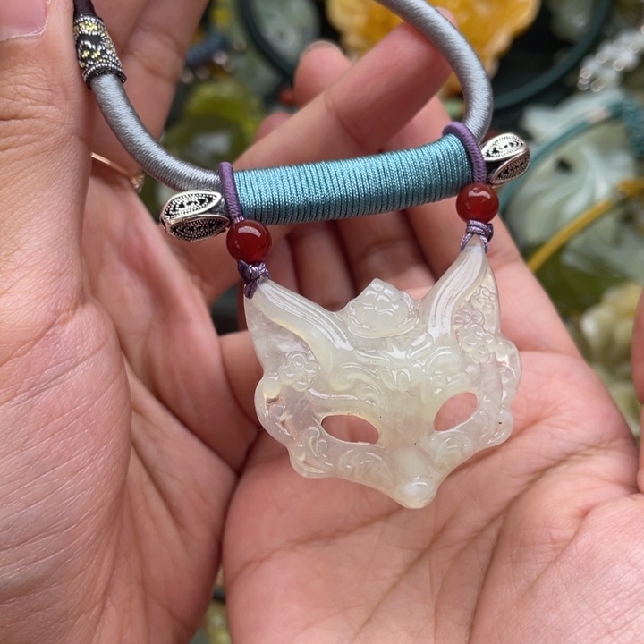 蛇纹石玉吊坠合金