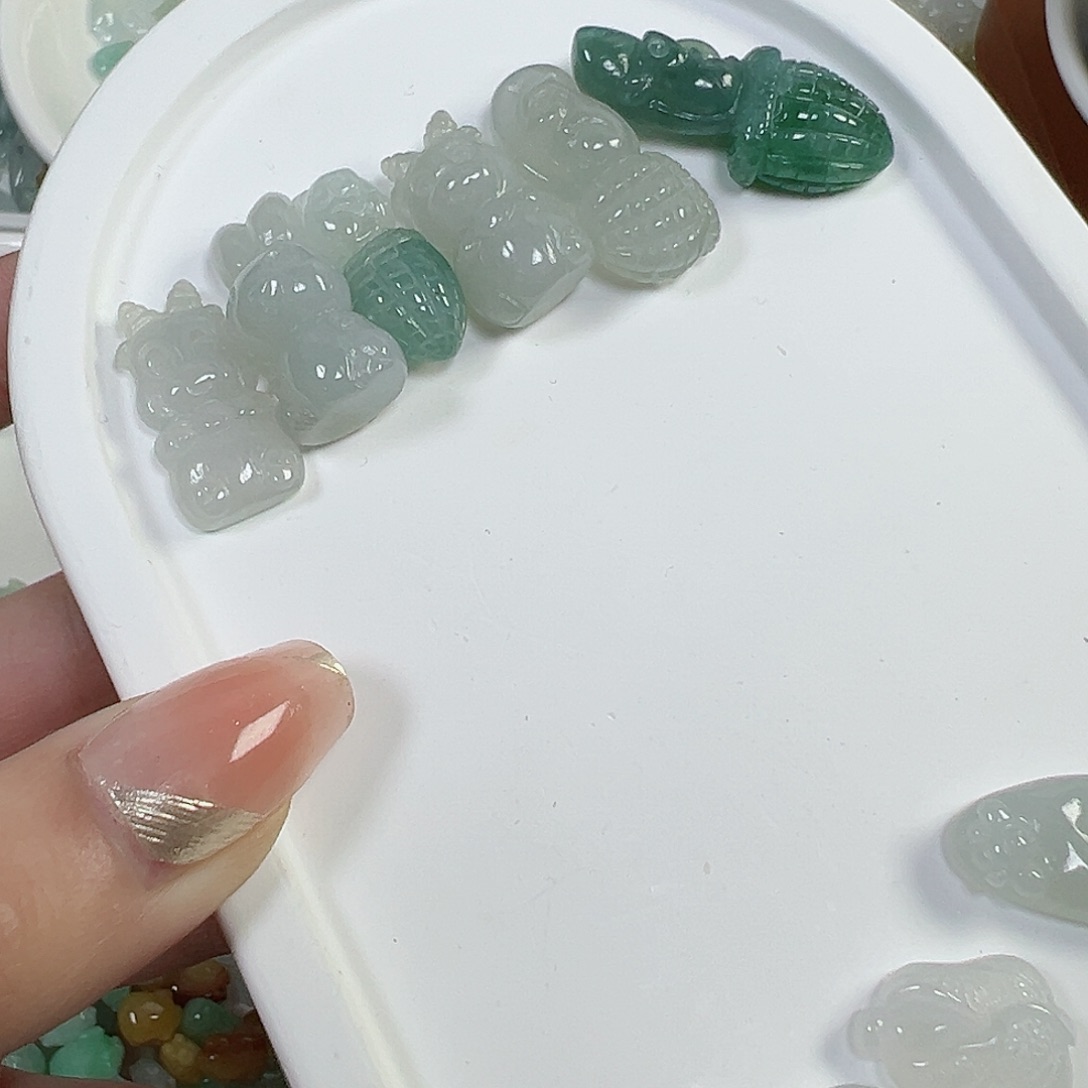 翡翠散珠翡翠卡通生肖一个