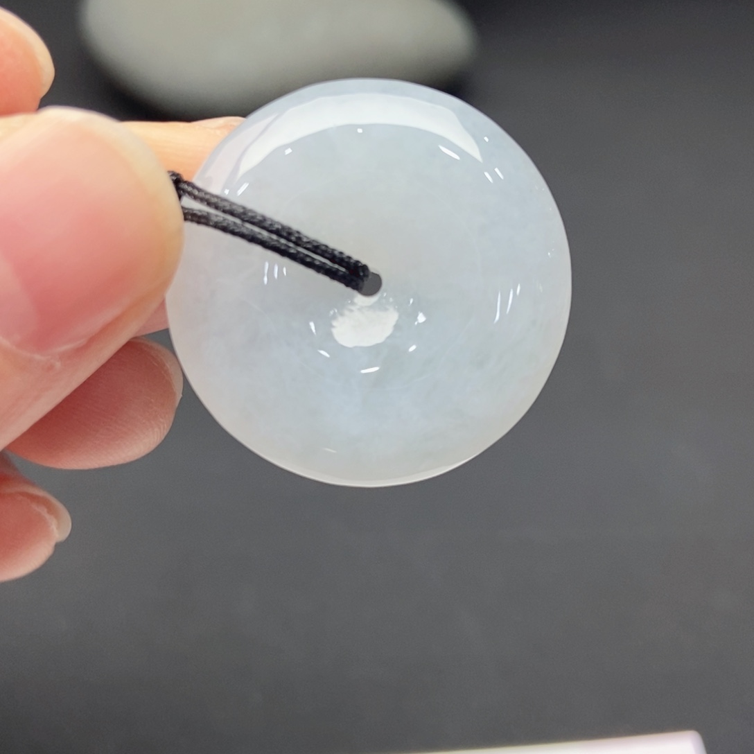 翡翠未镶嵌颈饰平安扣