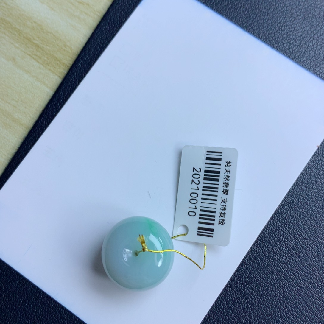 翡翠颈饰未镶嵌平安扣