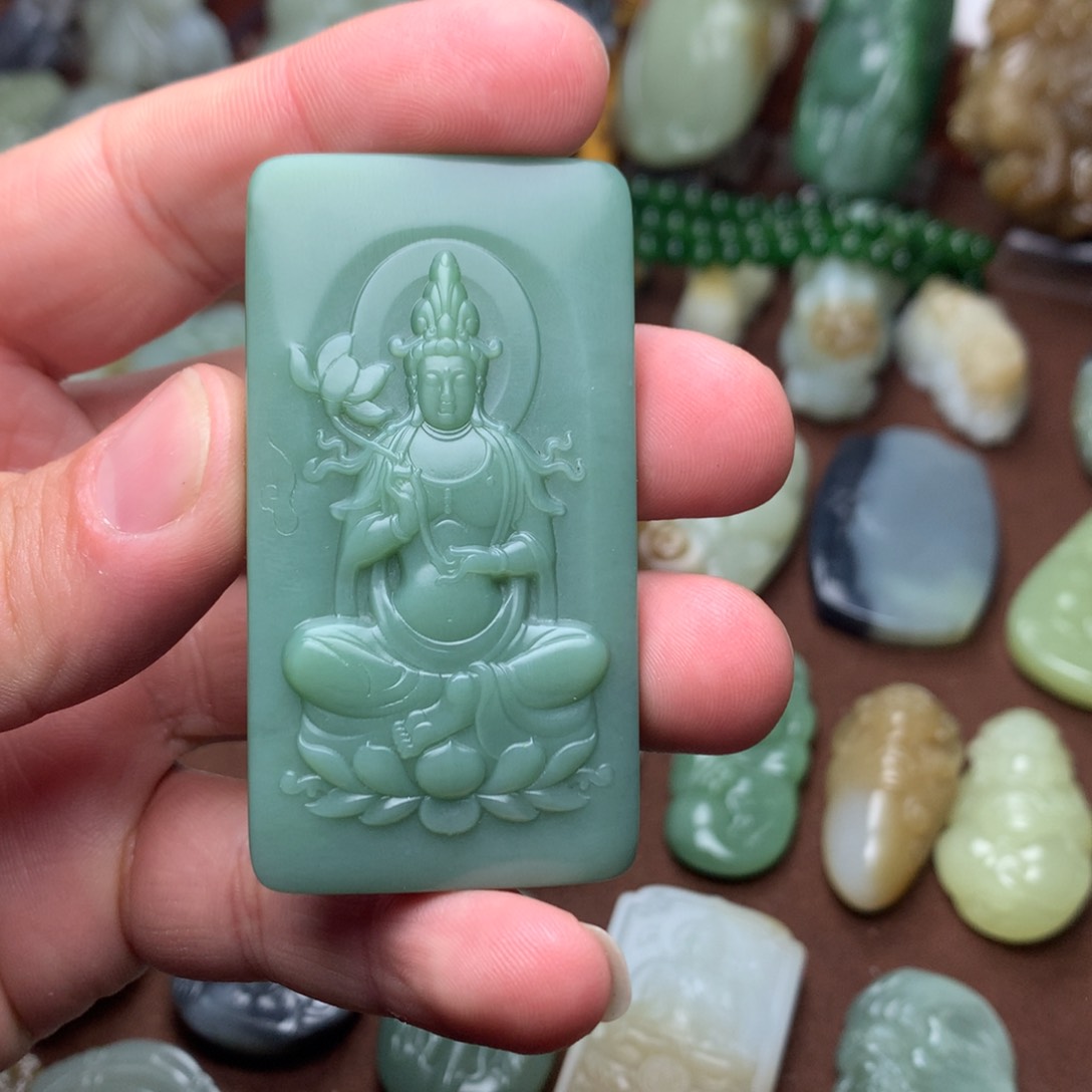 和田玉挂件未镶嵌随**点