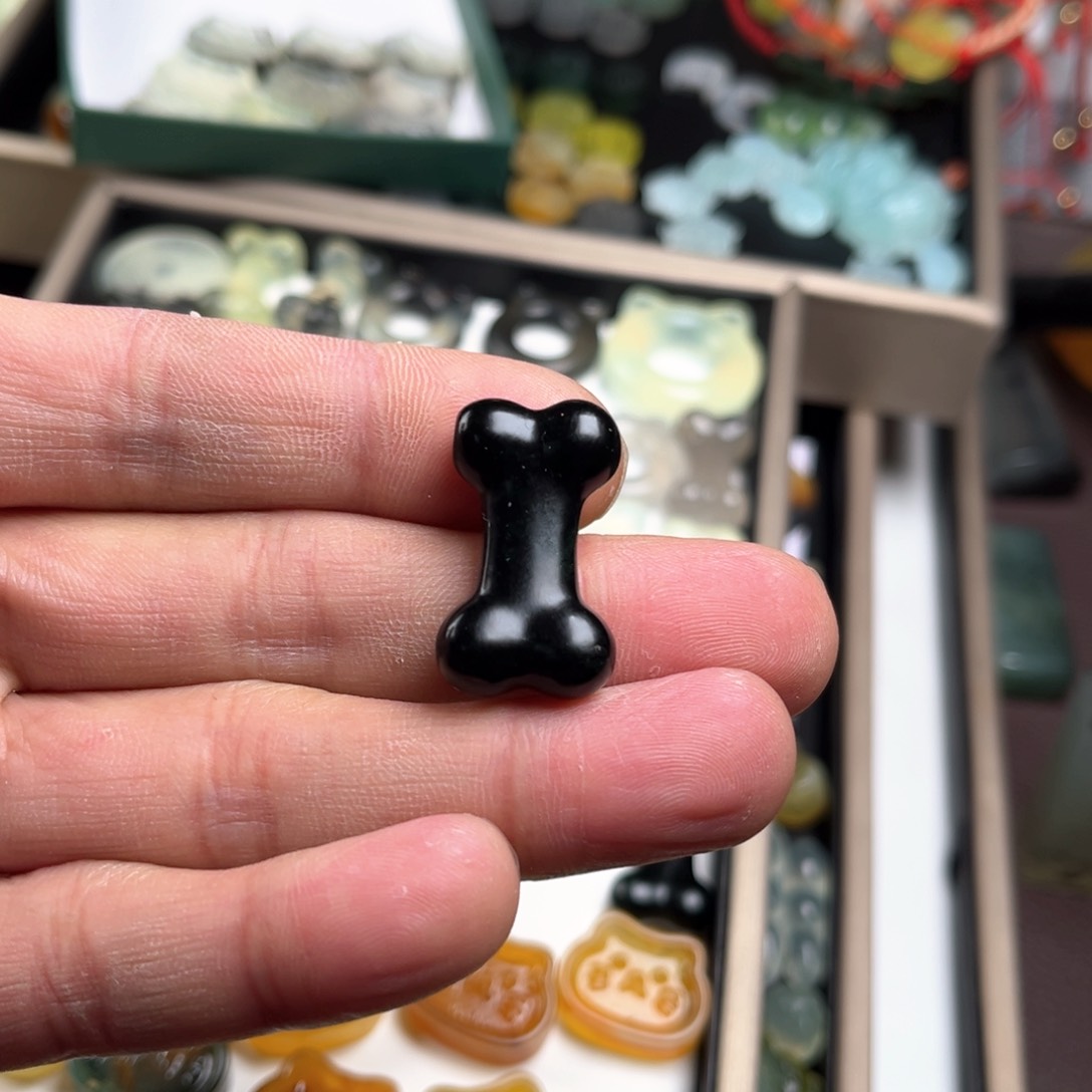 蛇纹石玉原石未镶嵌
