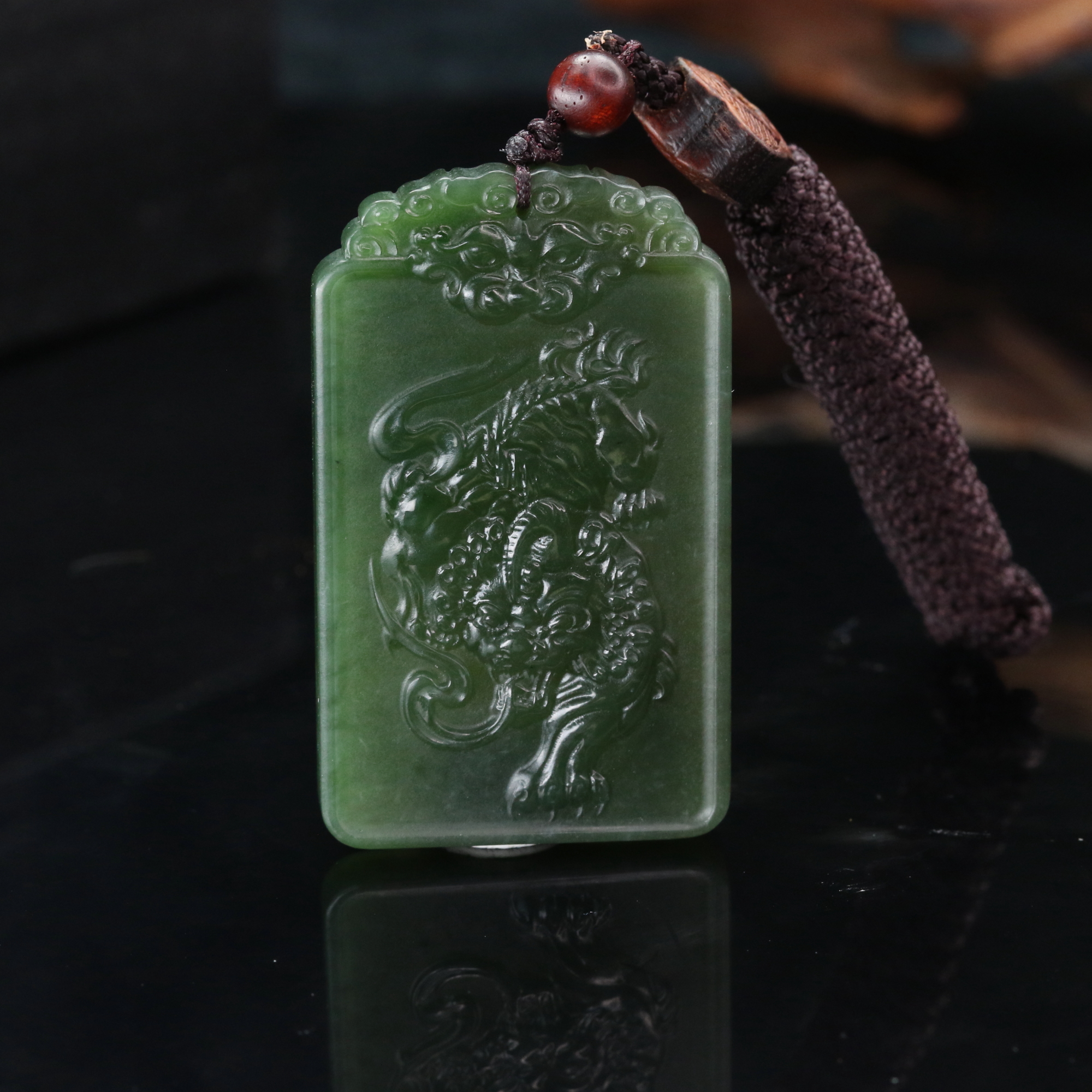 6和田玉湖水绿麒麟吊坠/300129上海嘉禾拍卖