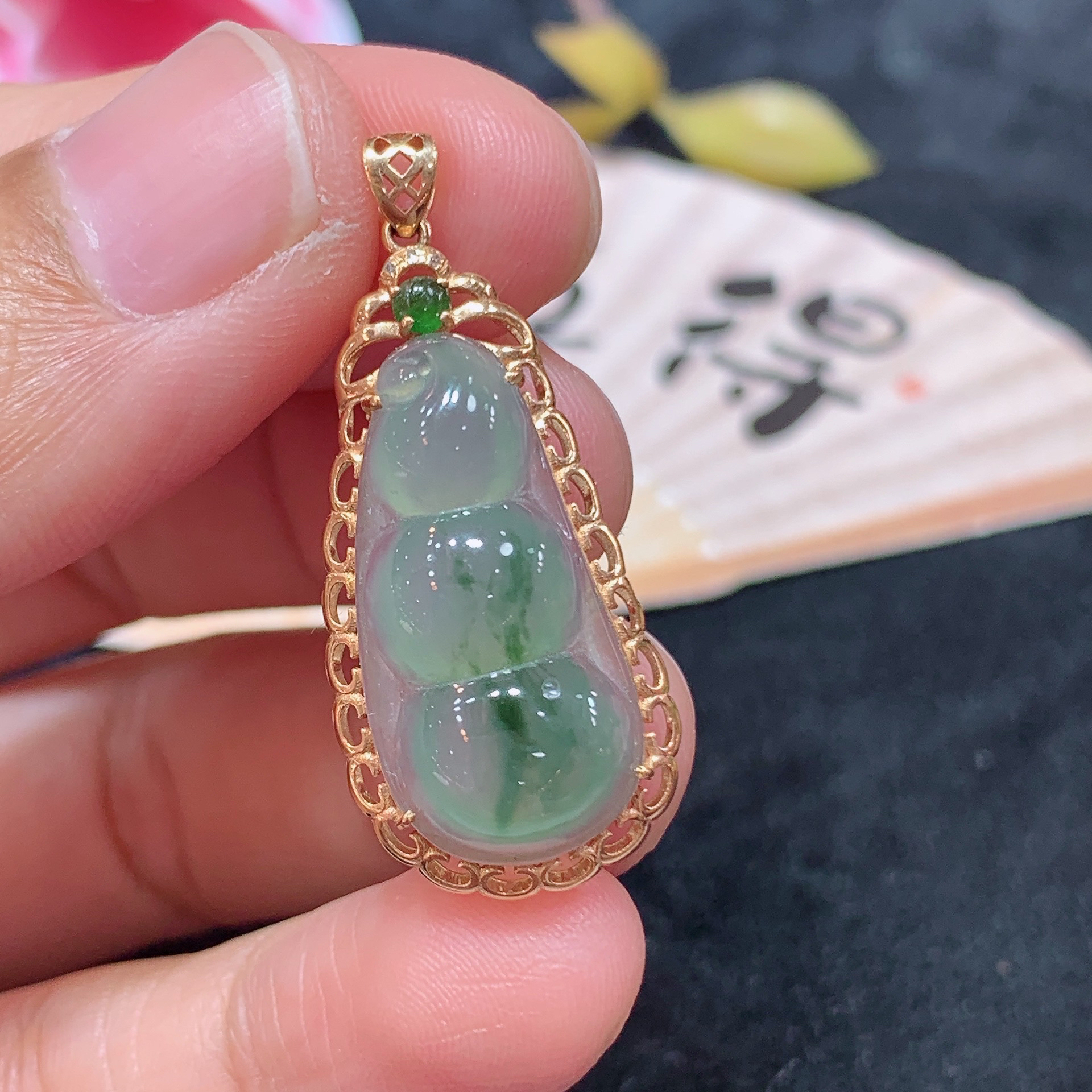 宠粉福利18k金天然A货翡翠飘花福豆吊坠经典轻奢时尚