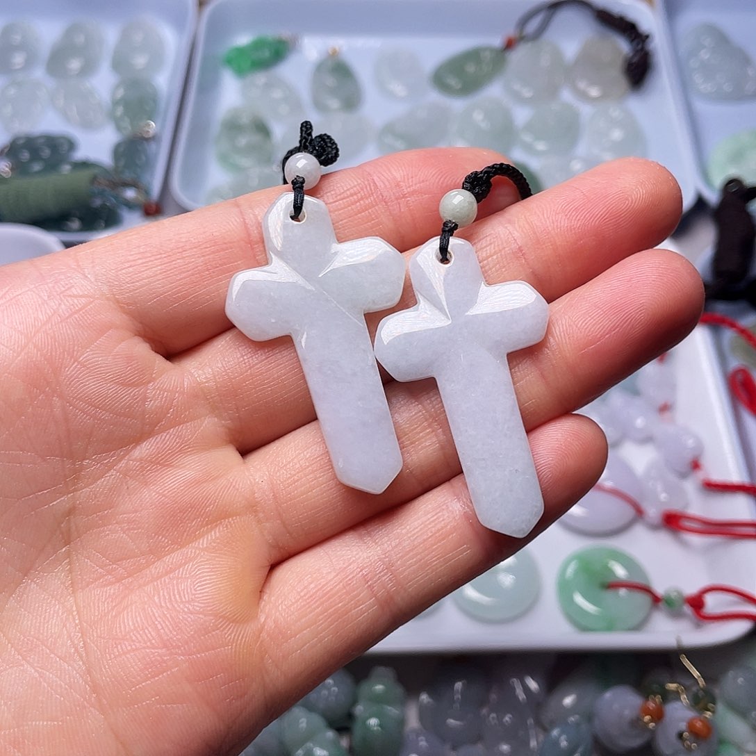 翡翠颈饰未镶嵌翡翠