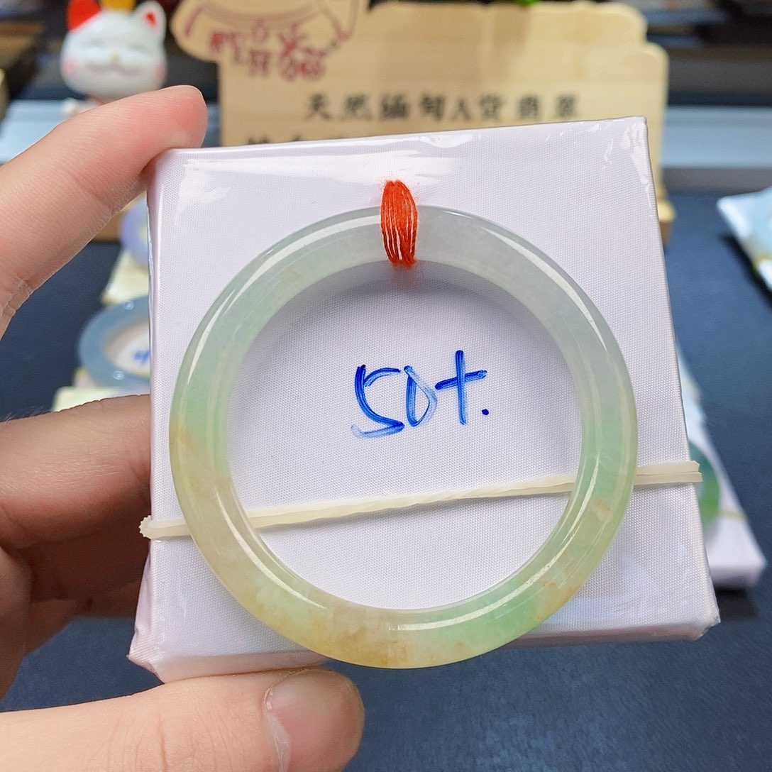 翡翠手镯未镶嵌翡翠手镯