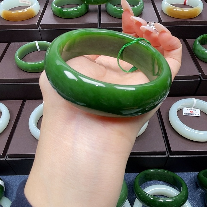 和田玉未镶嵌手镯