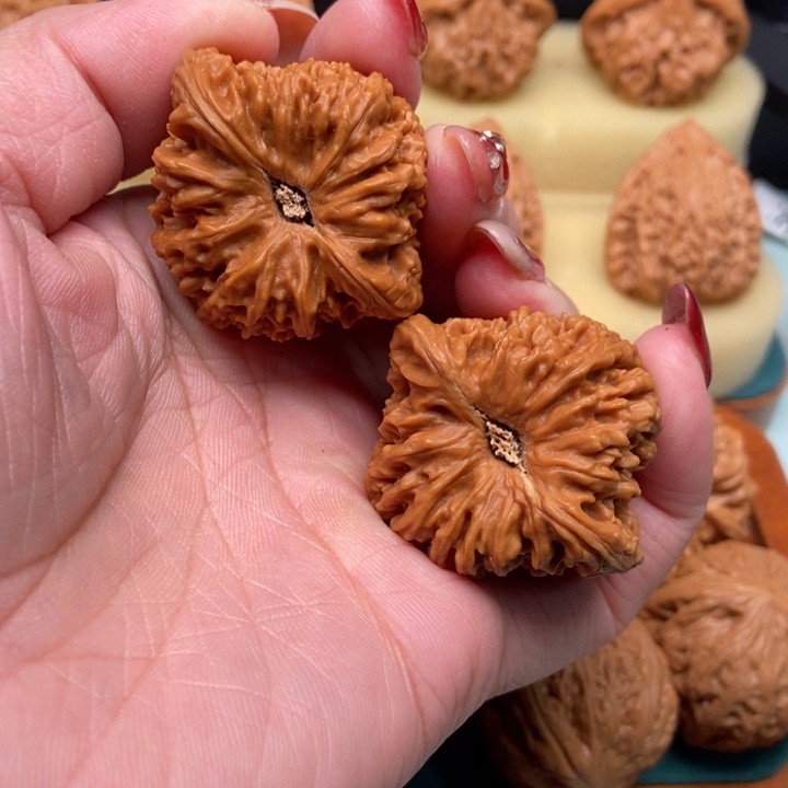 李***七吊坠桃核南疆41尺已打底