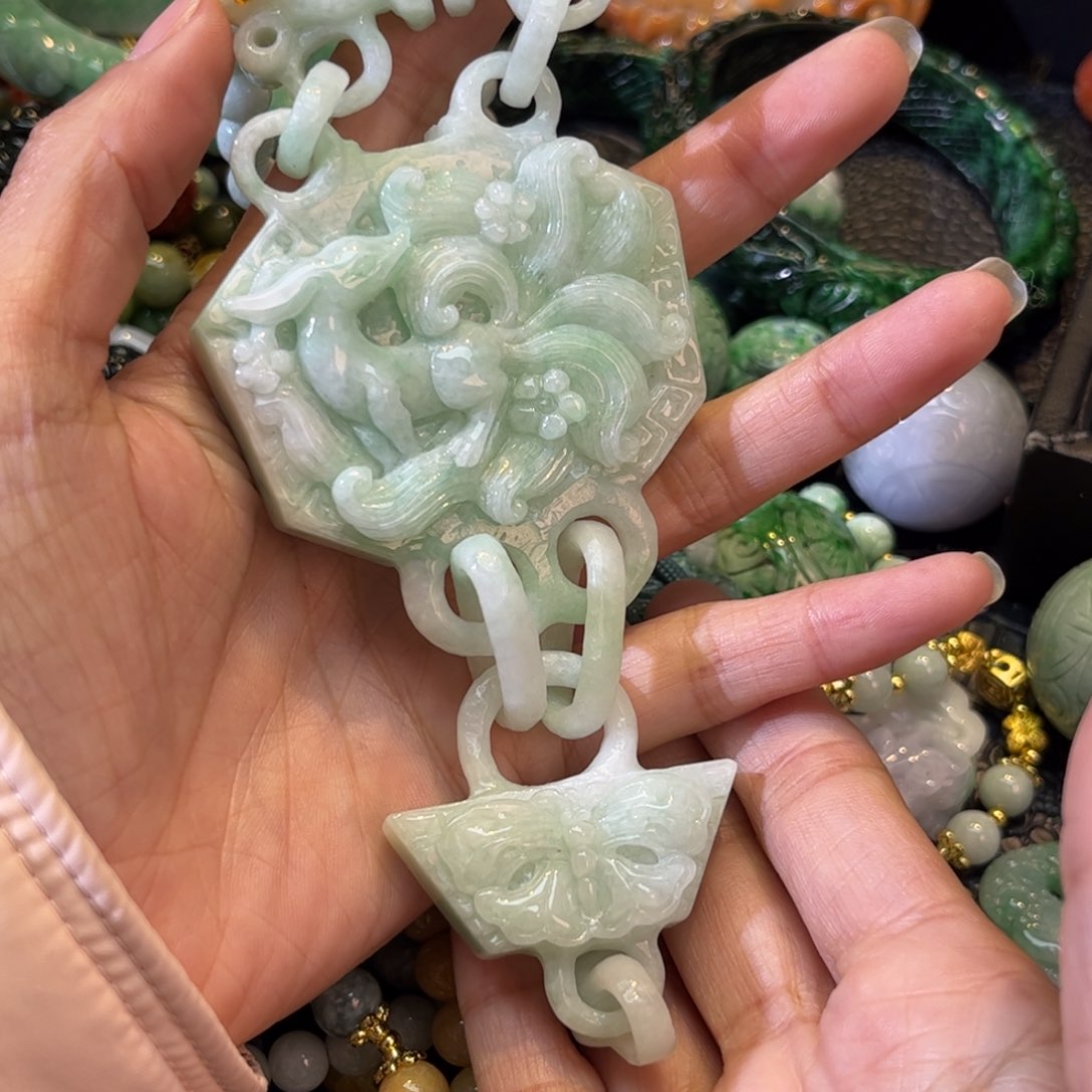 翡翠未镶嵌颈饰待编款