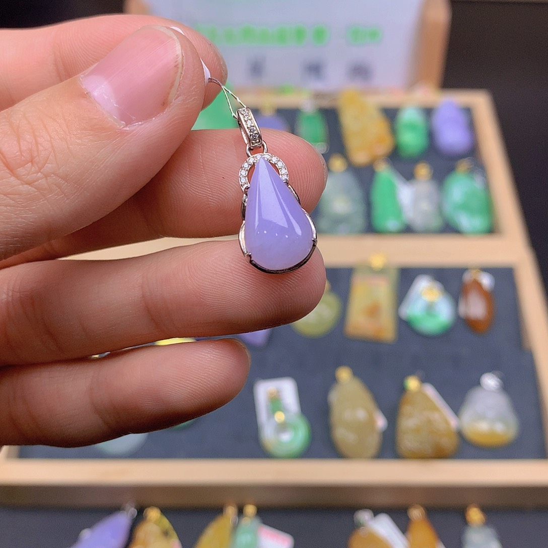 翡翠颈饰未镶嵌翡翠