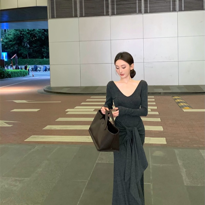 深灰色v领长袖连衣裙女秋季修身长裙气质收腰包臀内搭女打底衫