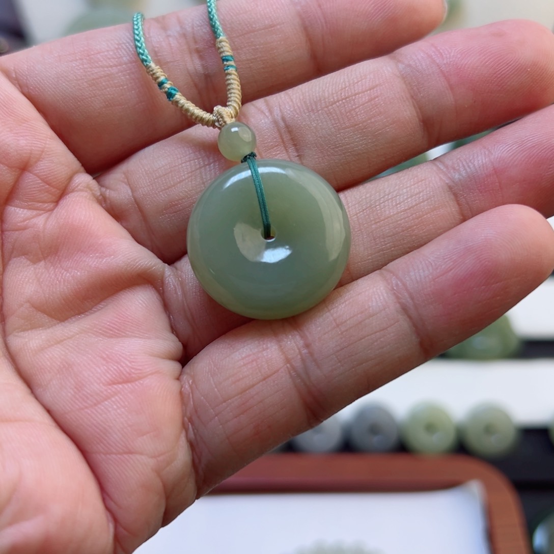 吊坠(赠链)未镶嵌和田玉1*੭666