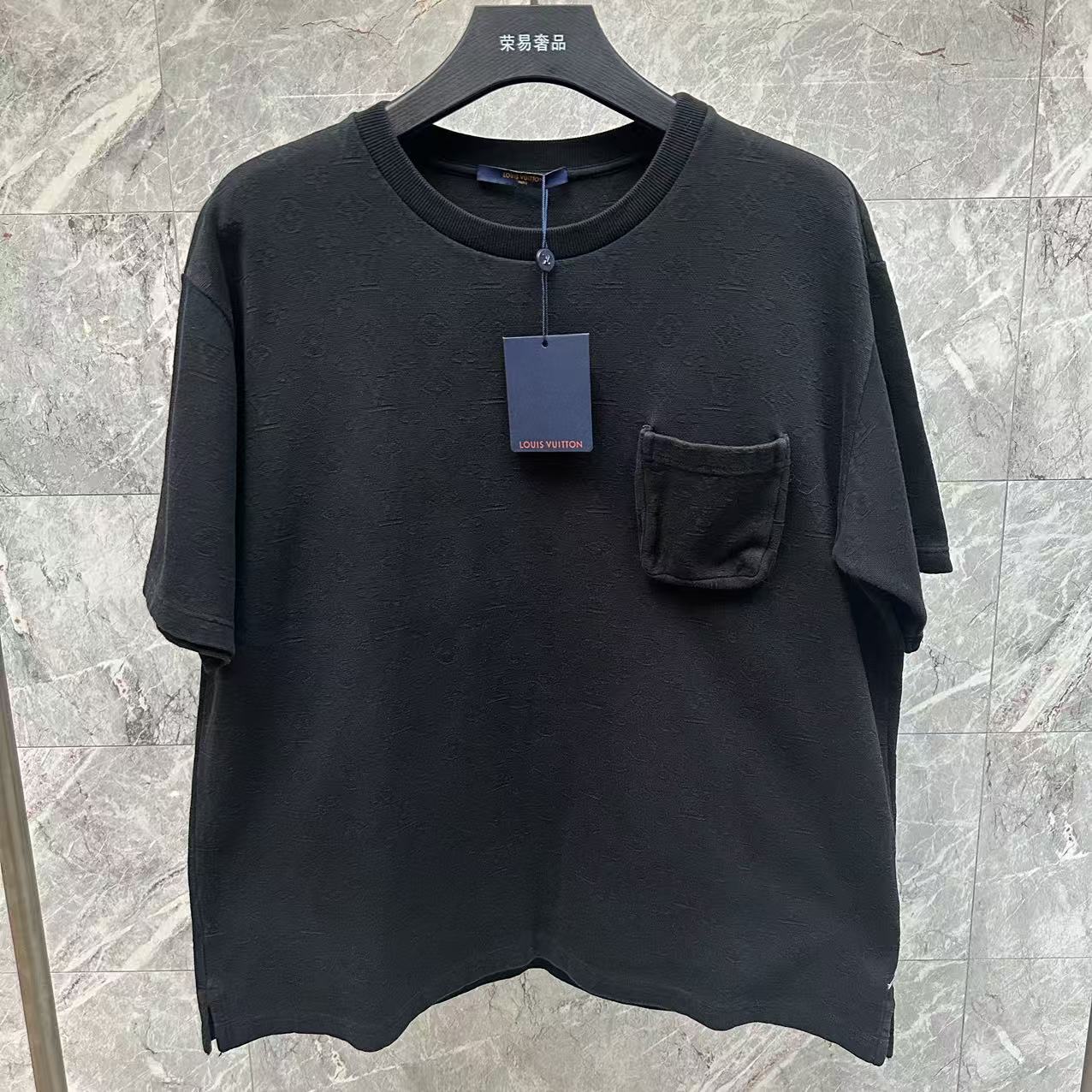 未使用 LouisVuitton/路易威登 黑色暗纹满印短袖/4L码