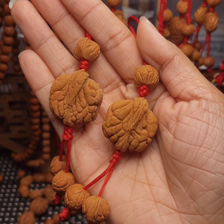 皖***韻木质类龙纹桃枭挂件