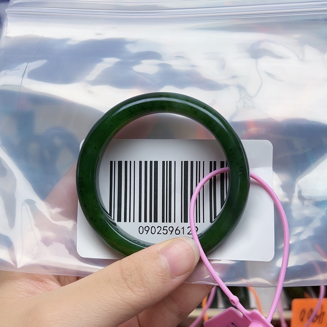 用***1和田玉手镯未镶嵌