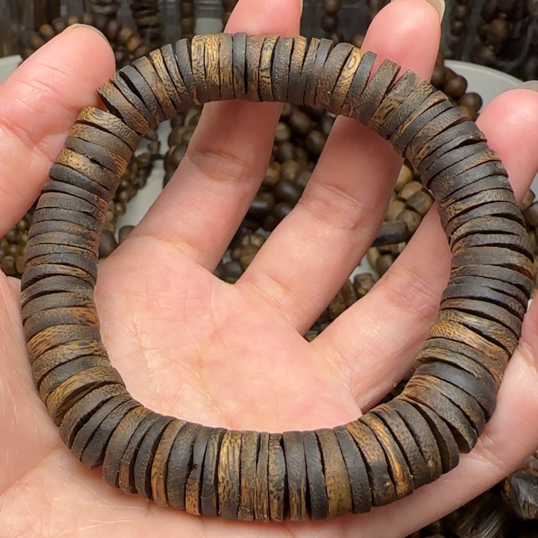 沉香手串单圈片片乌身老料18.5克