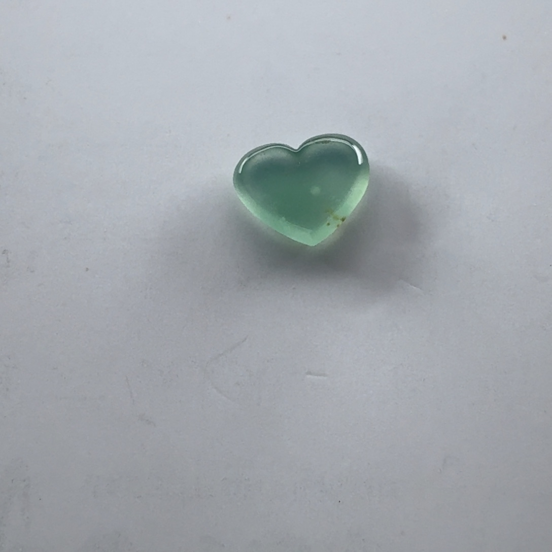 翡翠未镶嵌颈饰爱心