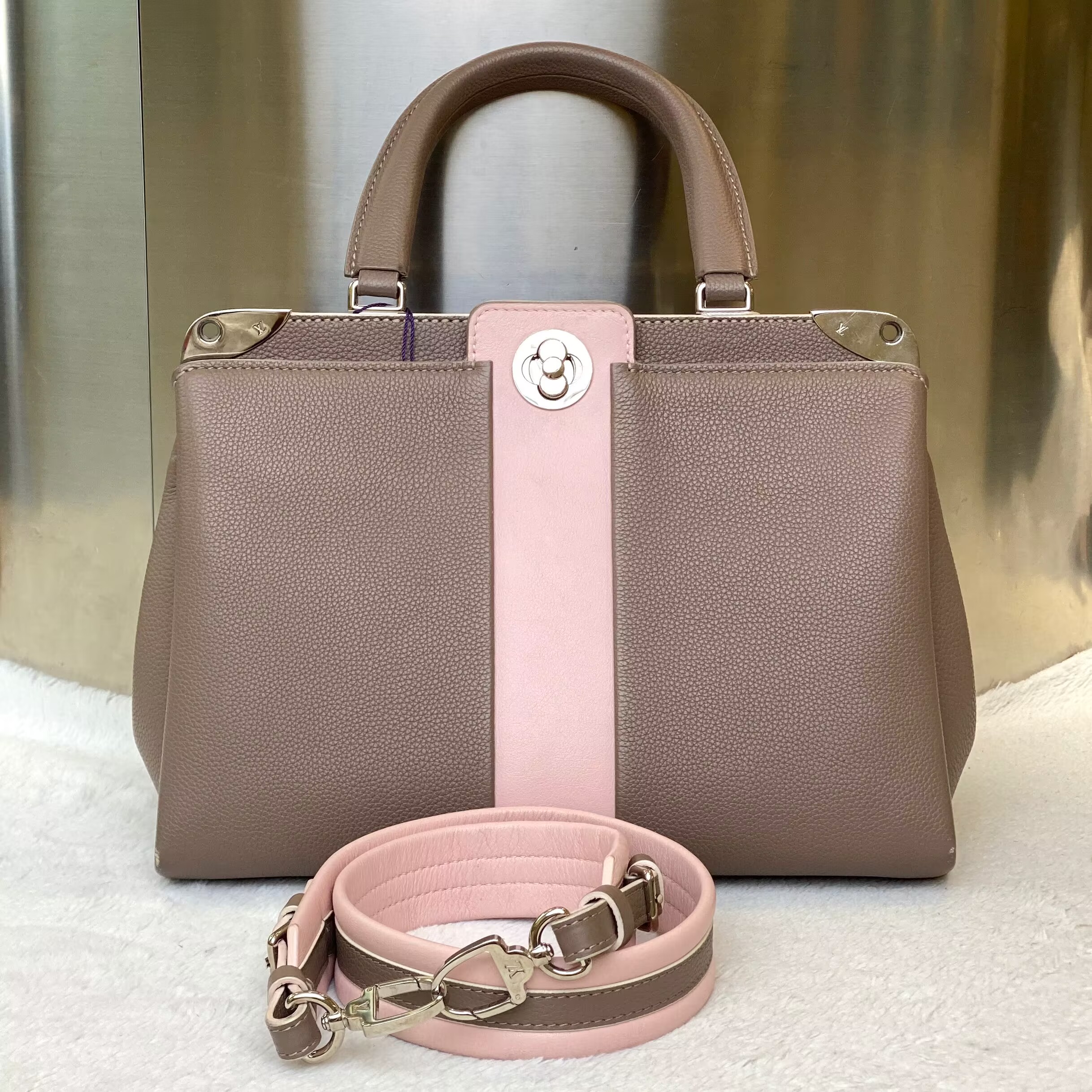 99新 LouisVuitton/路易威登 爱马98新LVAstrid灰褐色单肩包5538