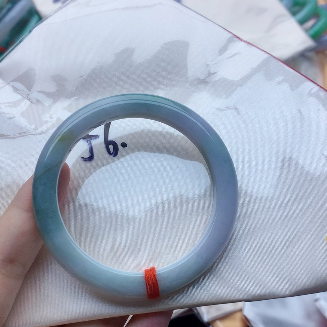 翡翠手镯未镶嵌翡翠手镯