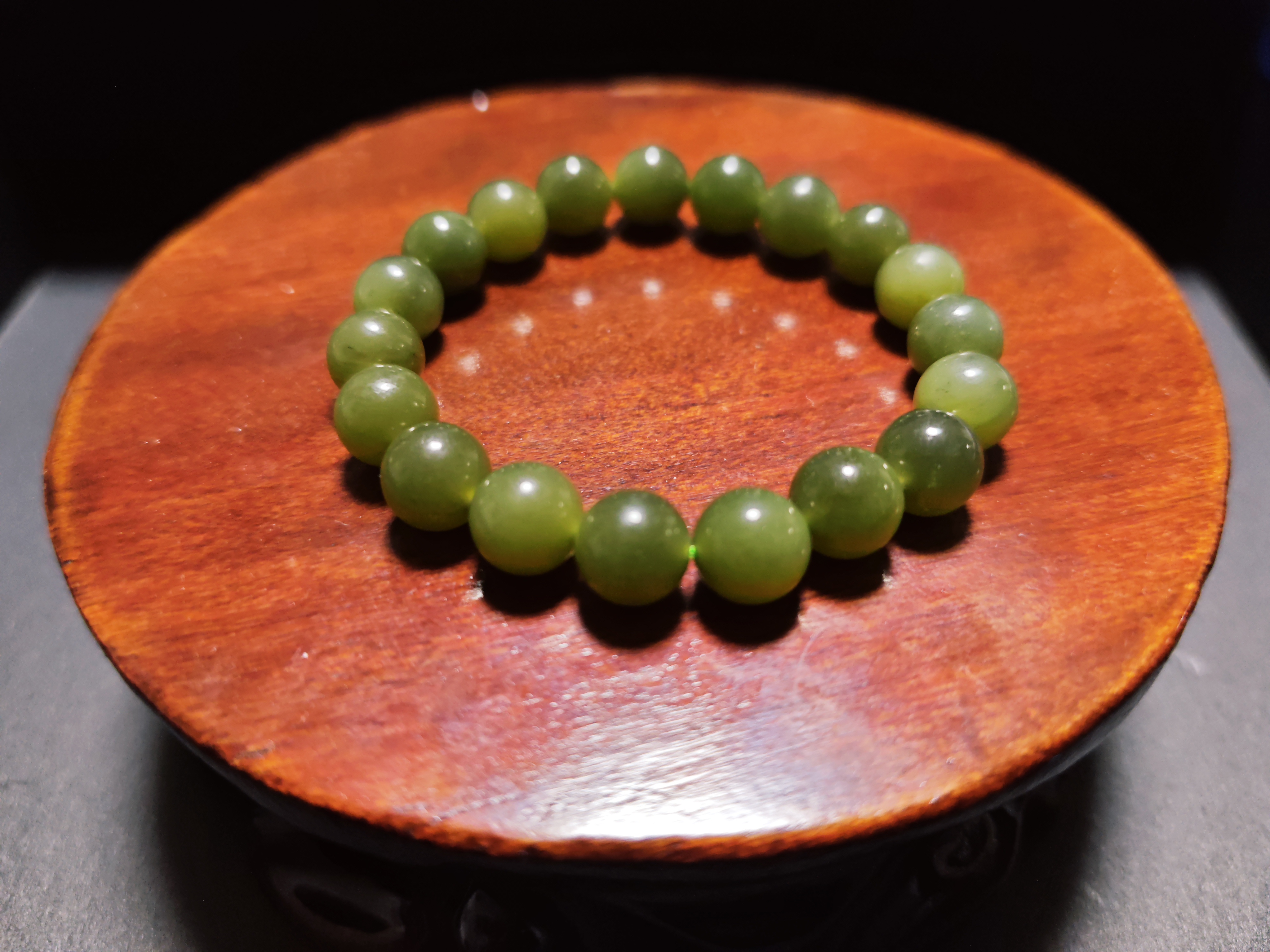 和田玉山料雕刻圆珠手串