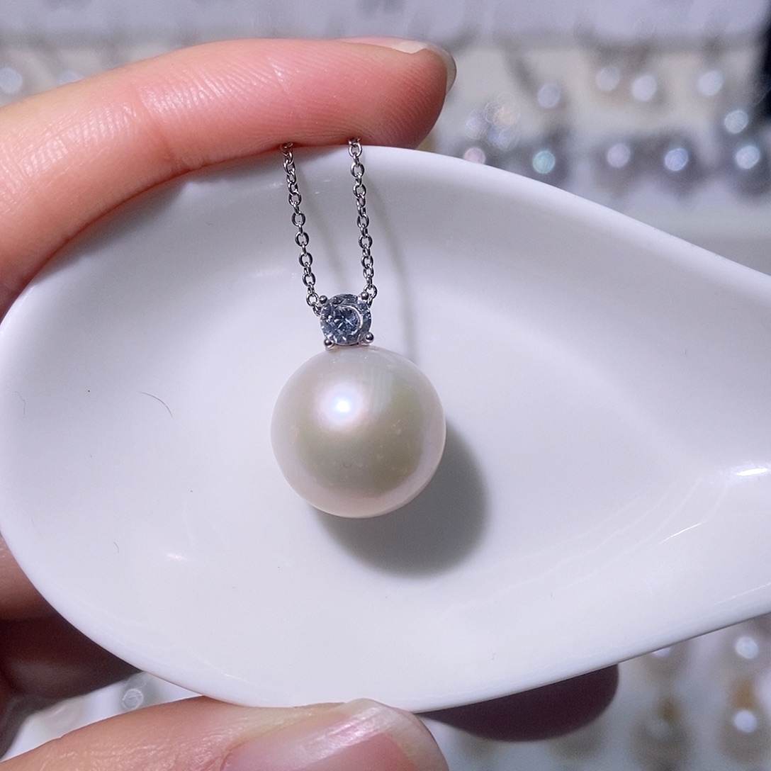 淡水珍珠吊坠(赠链)银S925镶嵌尺寸13毫米有瑕疵