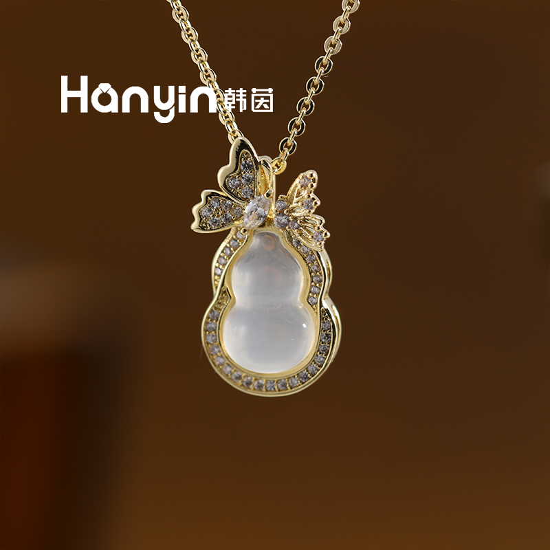 精致百搭玉髓葫芦微镶蝴蝶项链小众轻奢高级感AAA