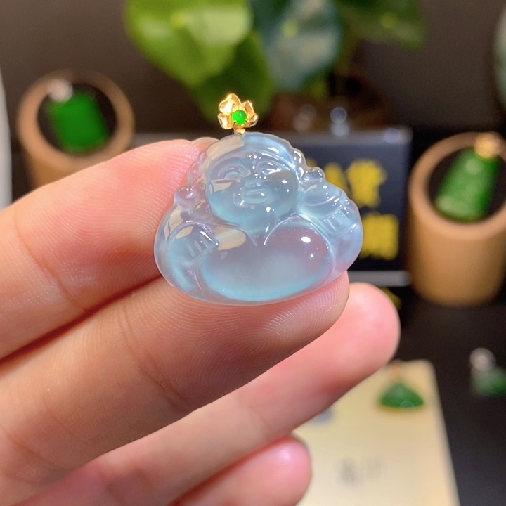 翡翠18K金镶嵌颈饰吊坠