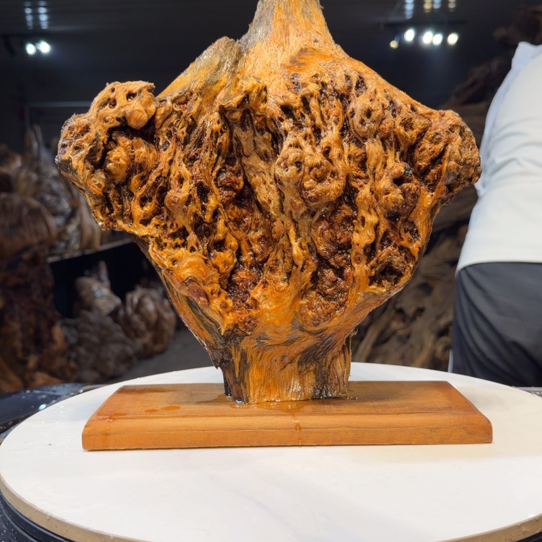 L***b木王一刀琥珀木摆件82