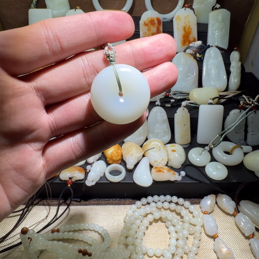 和田玉吊坠(不含链)未镶嵌狗****子