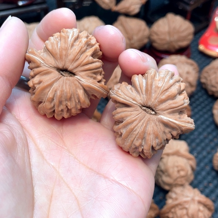 &*文玩核桃手把件四座楼3.9全品无修。