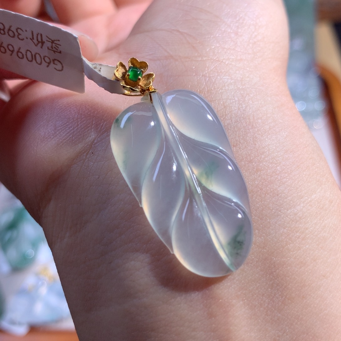 翡翠颈饰18K金镶嵌叶子