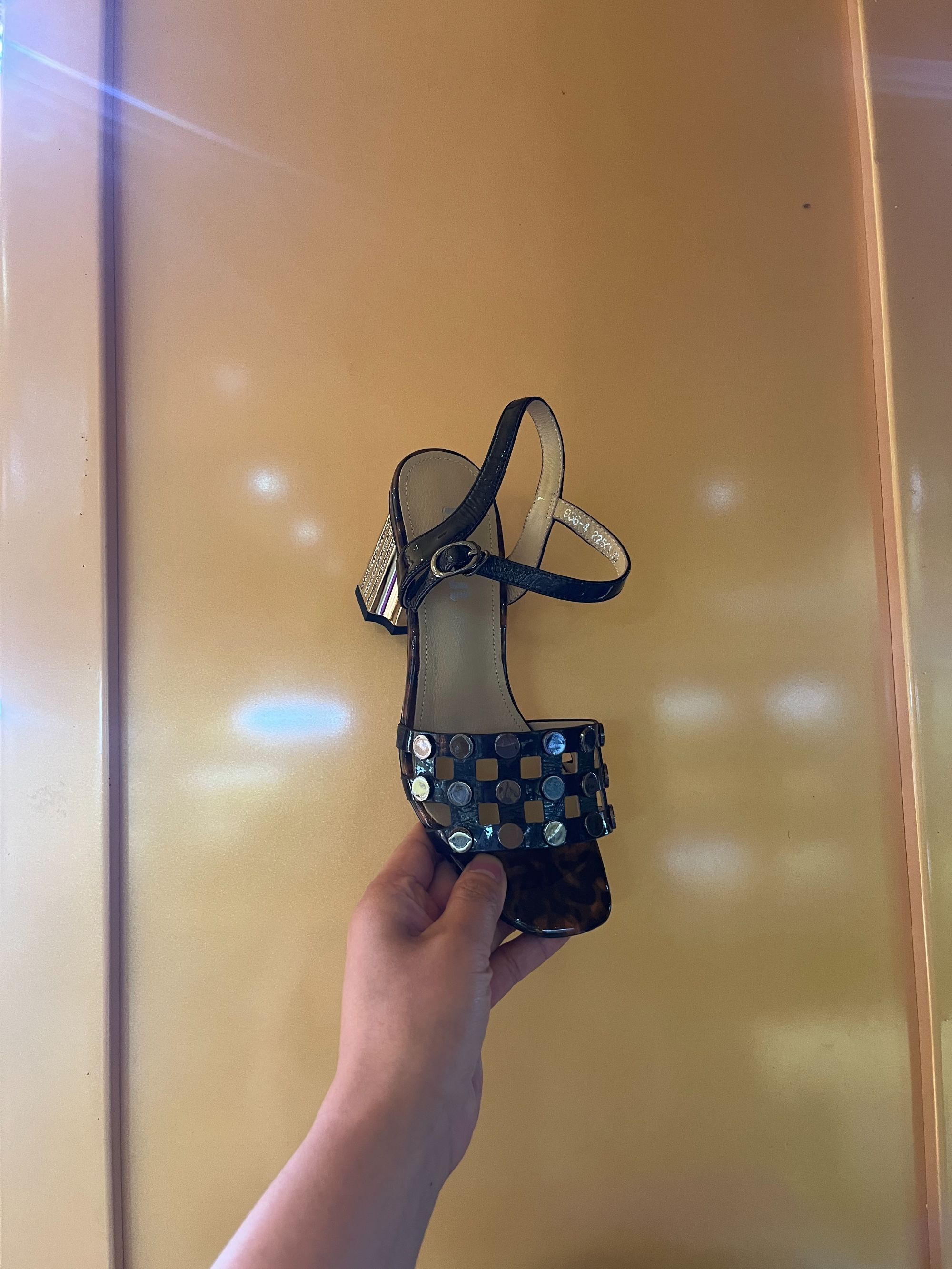 知足敏儿原创纯皮粗跟凉鞋女936-4（样品清版不退不换）