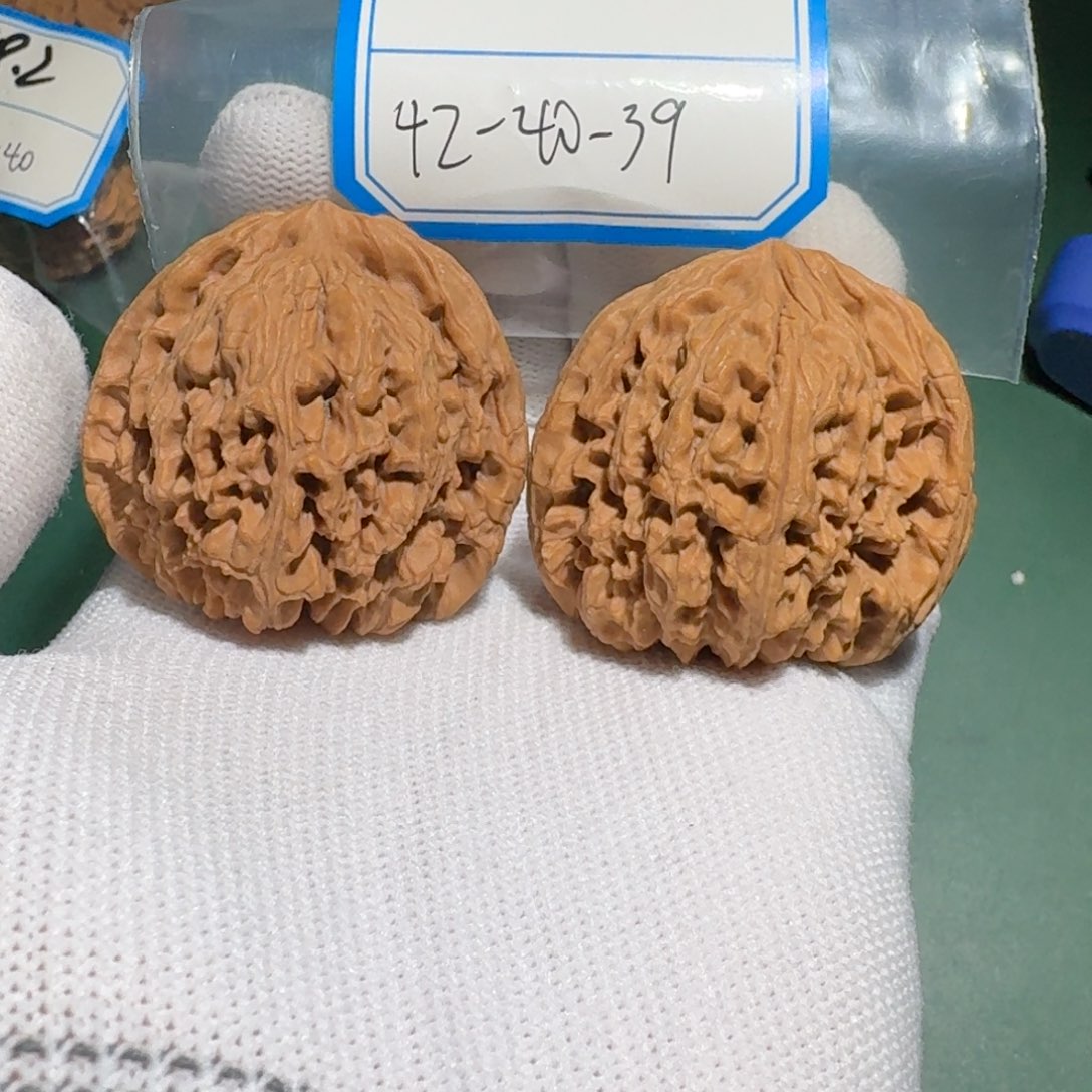 文玩核桃吊坠68号万字s
