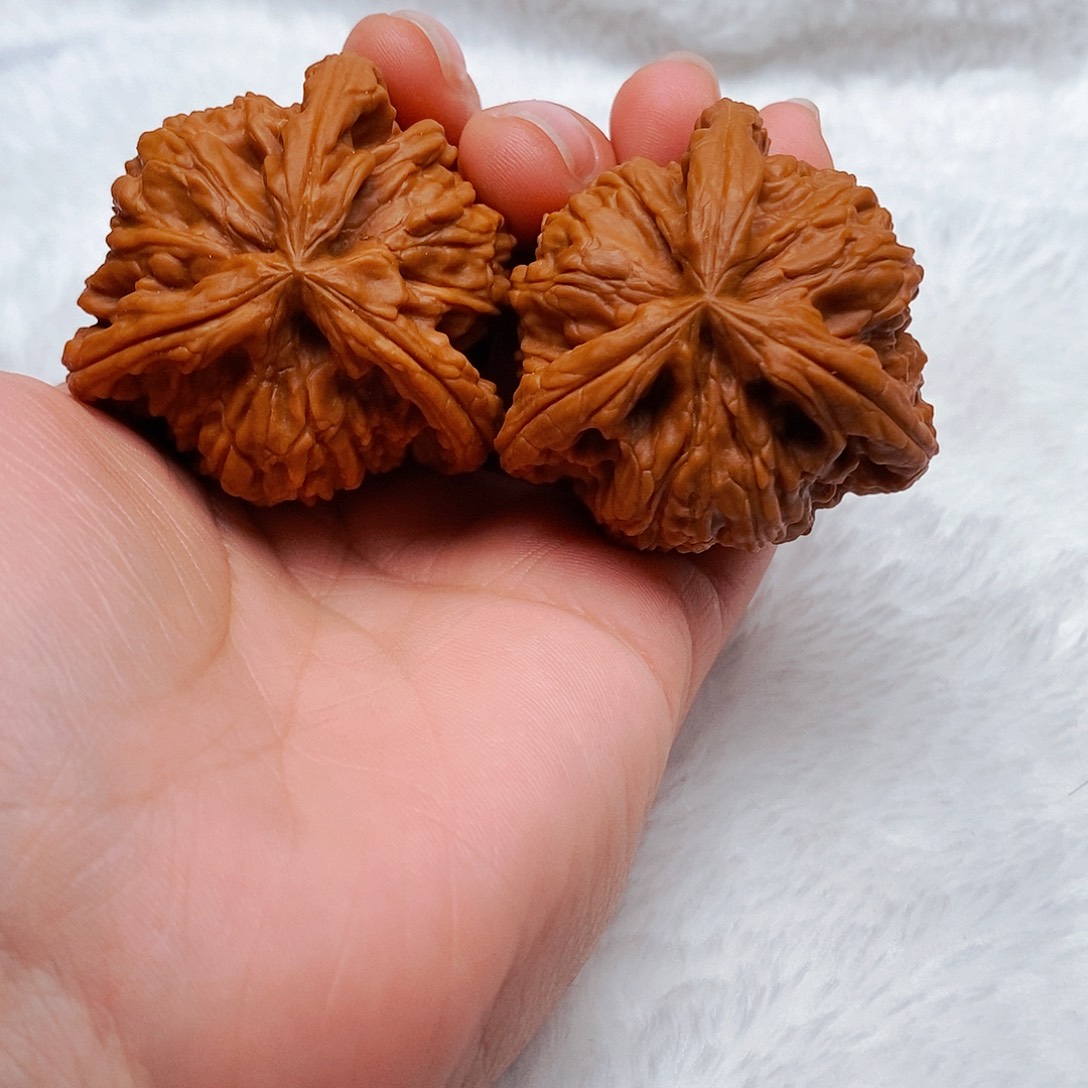 遇***淑文玩核桃吊坠三棱