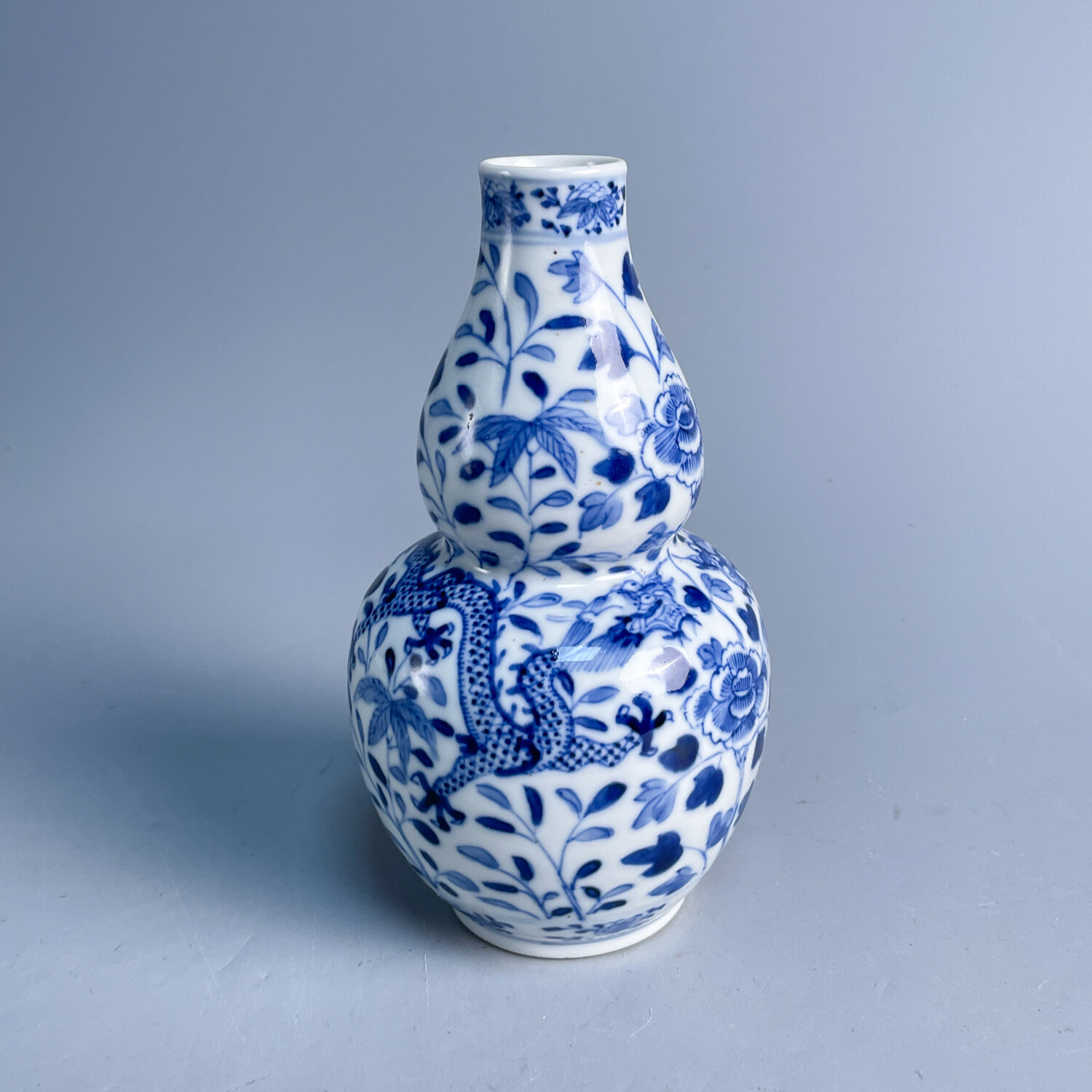 M25IS00B989 - 清光绪双龙穿花葫芦瓶