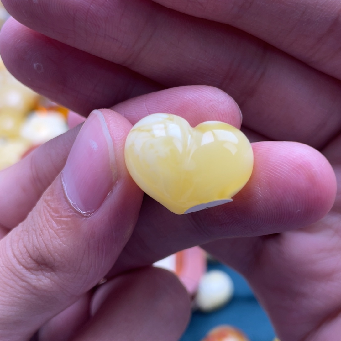 Ö***.琥珀未镶嵌裸石蜜蜡