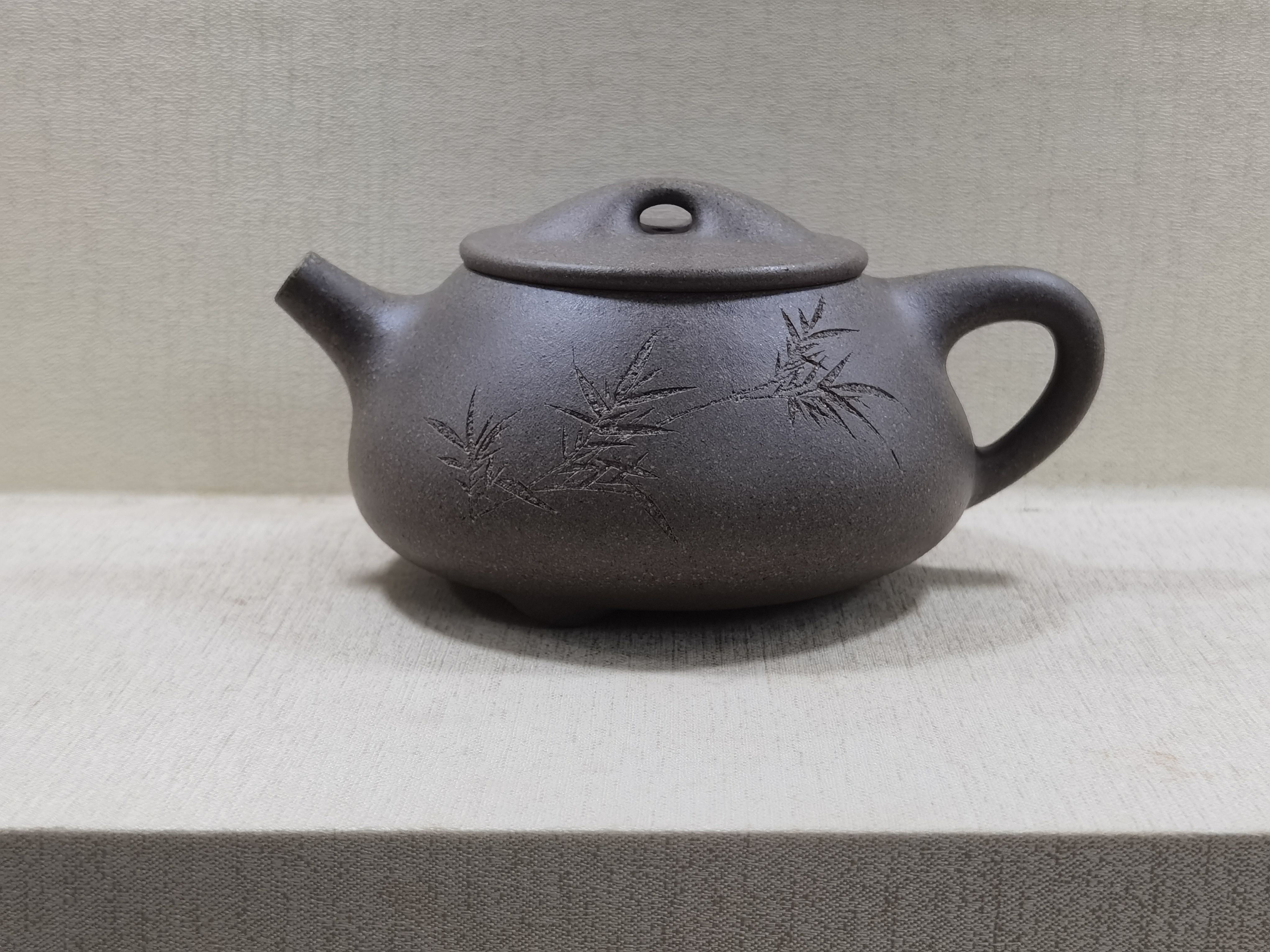 全手工原矿青灰泥石瓢壶，手工刻绘，容量360cc。紫砂壶纯手工茶壶