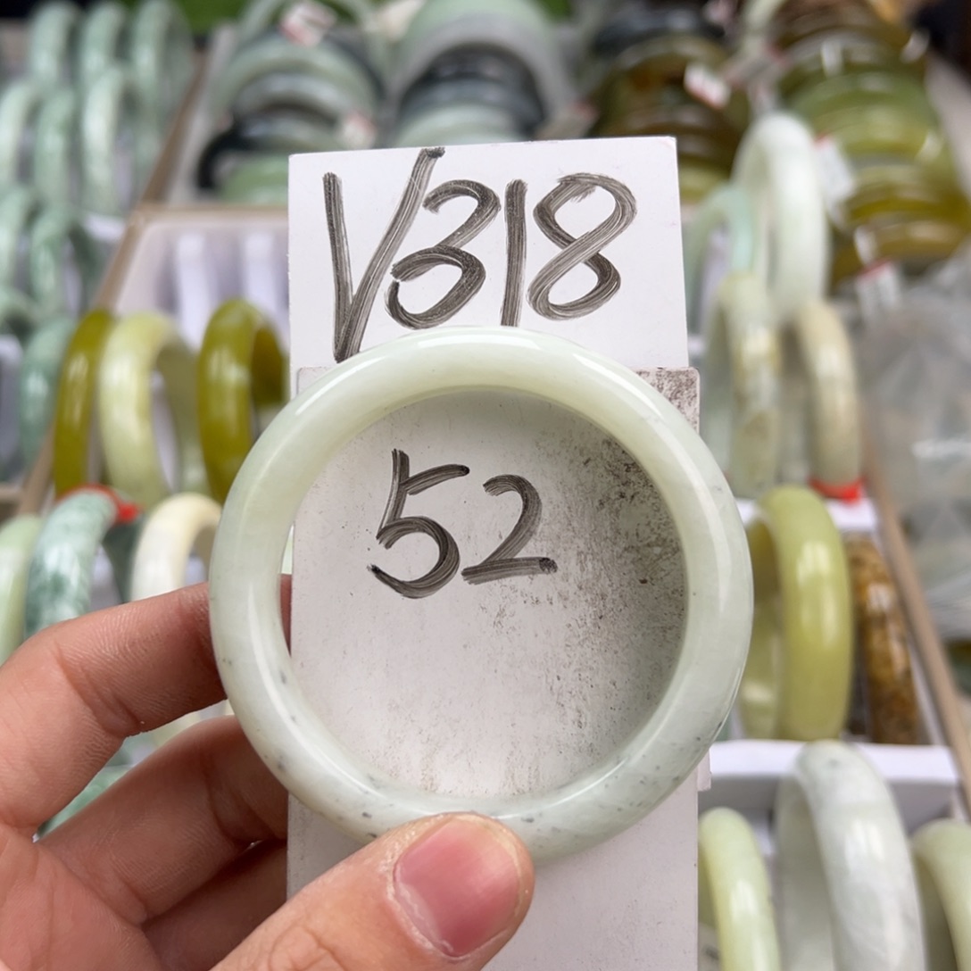 岫玉手镯未镶嵌天然岫玉微瑕，可以正常佩戴