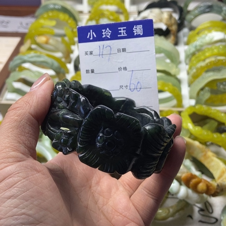 蛇纹石玉未镶嵌手镯