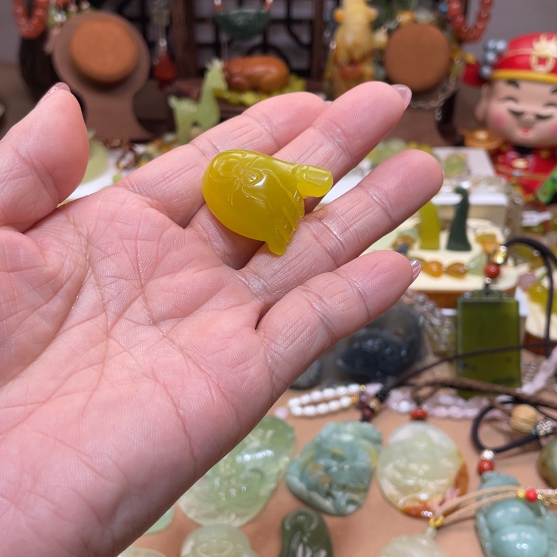 蛇纹石玉颈饰未镶嵌