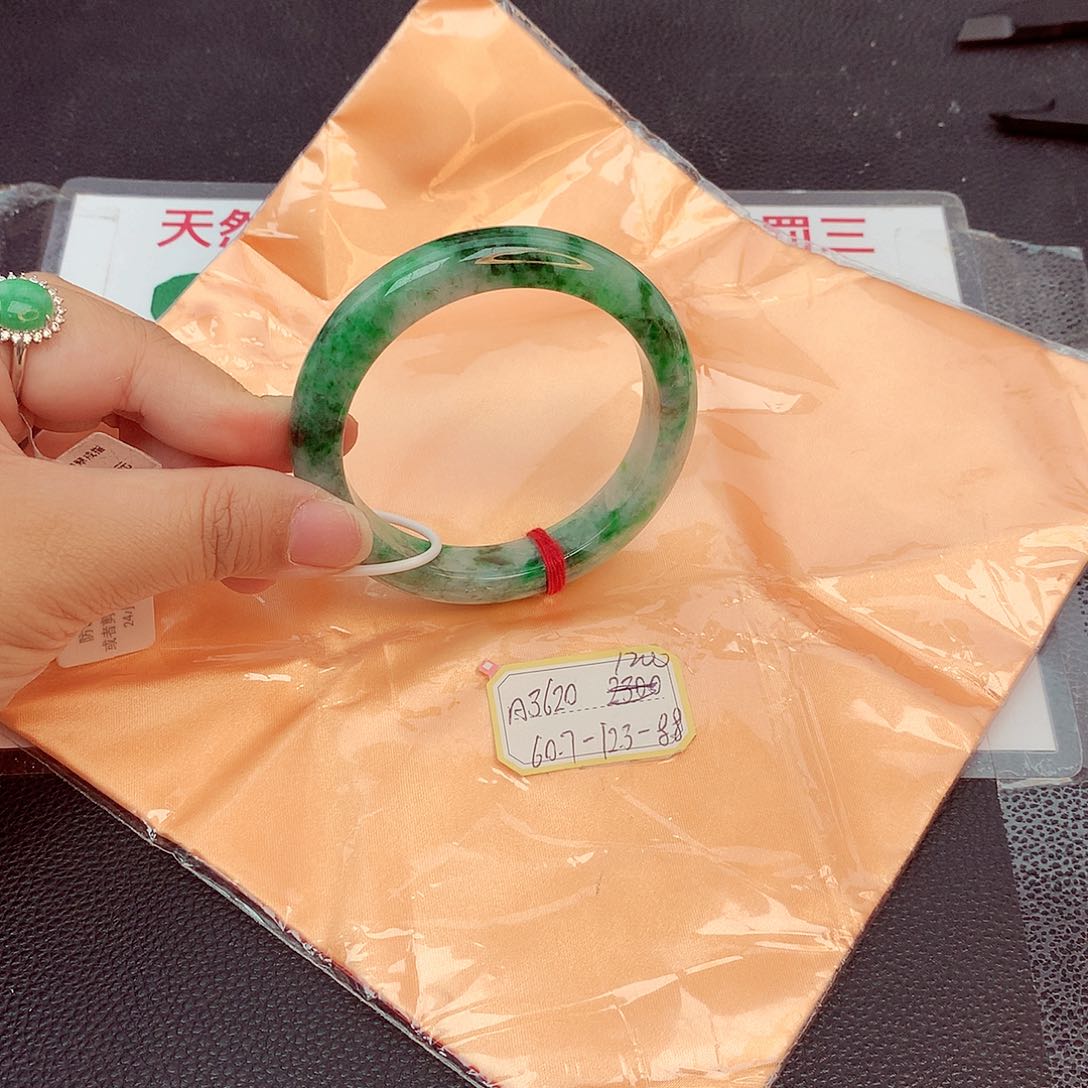 翡翠手镯未镶嵌天然缅甸翡翠A货