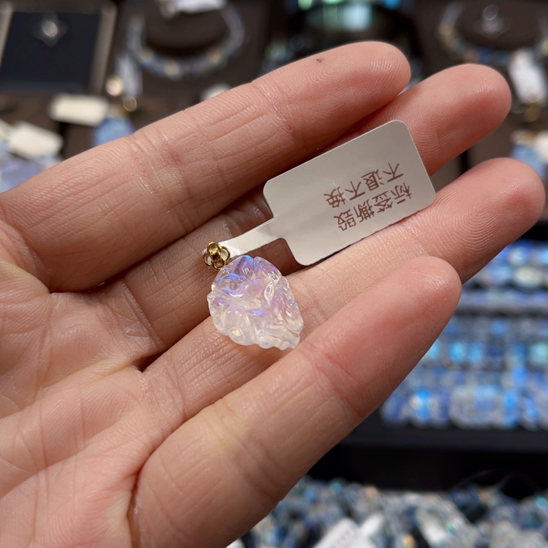 长石颈饰18K金镶嵌薇**女九尾狐